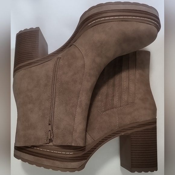 New Steve Madden Heel Boots / Size 10 - Picture 2 of 6